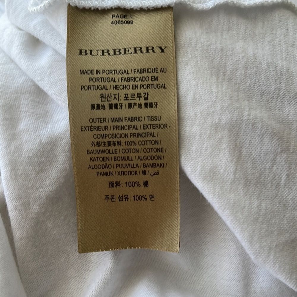 Burberry T-Short.  - Picture 4 of 5